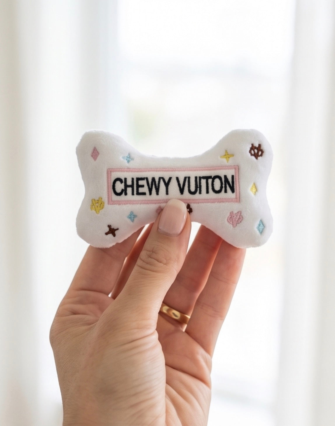 Louis Vuitton ドッグ ぬいぐるみ Luxury Paws: Parody Chewy Vuiton Designer Plush Dog Toys – Haute