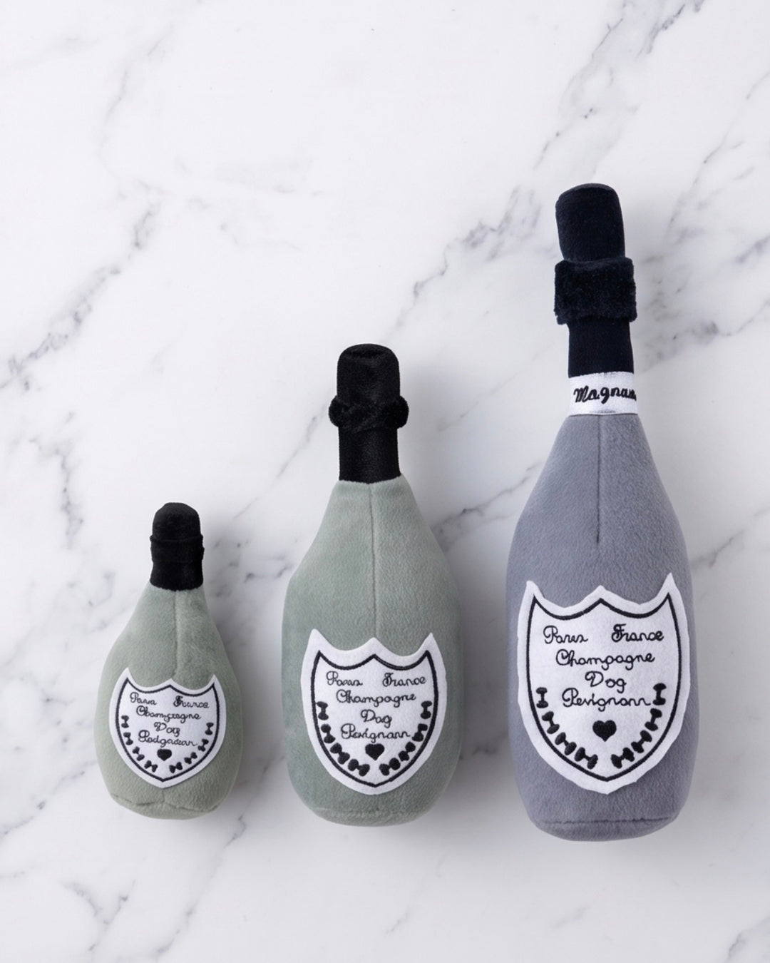 digne hugeT white ディニュ Mix & Mingle: Parody Muttini Bar Plush Dog Toy for Social Pooches